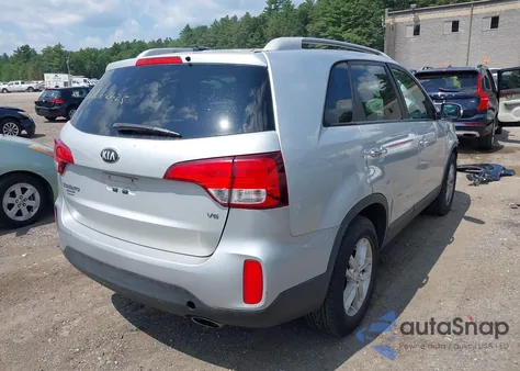 2015 Kia Sorento Lx V6 z USA, uszkodzony, nr VIN 5XYKTDA78FG607317